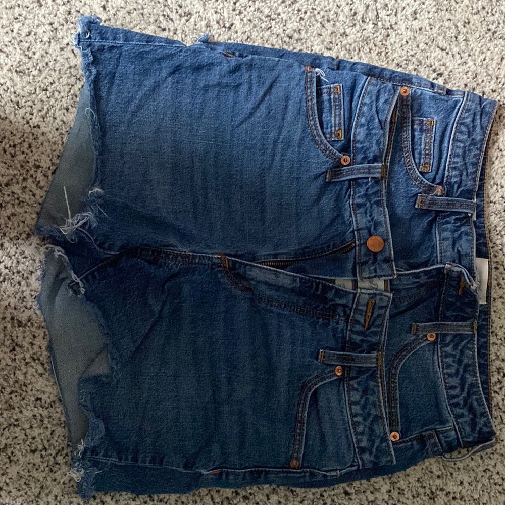 *2 pairs* of universal Thread denim jeans. Size 4.